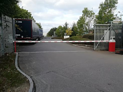 This Barrier is a HD with a 9M pole in closed position installed September 2020 At a transport yard for entry/exit.