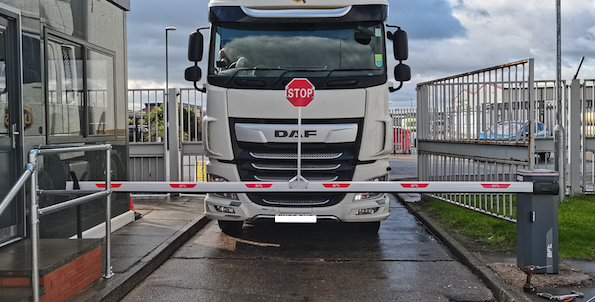 5.3M BFT Ultra Barrier with our light aluminium 1M high sign bracket. Wheighs just 1.26Kg with Aluminium 300mm signs.