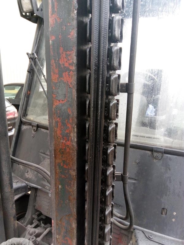 Split in 230Bar side shift twin hose replaced with new Pirtek hose.